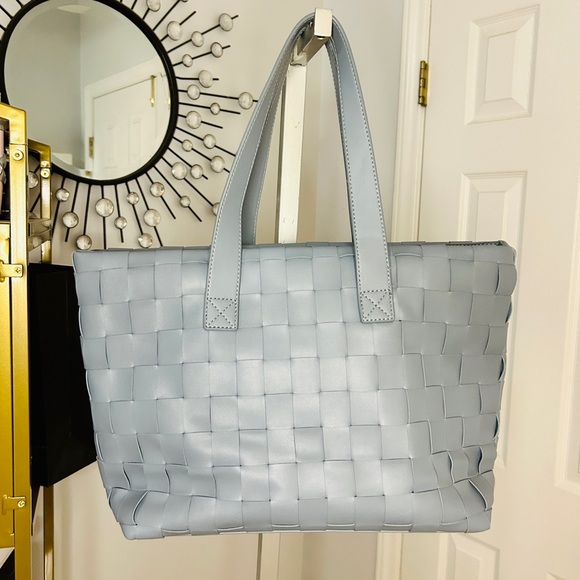 Like New! LIKE DREAMS woven tote bag in blue gray vegan leather - Picture 4 of 8
